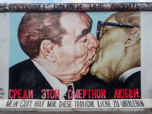 Berlin Wall - man kissing photo